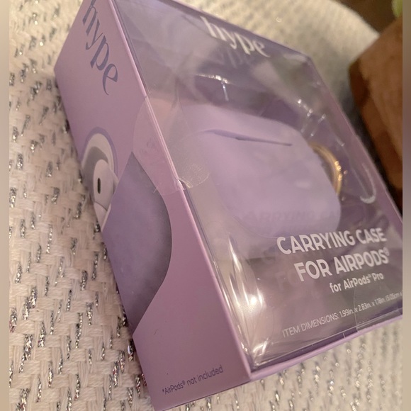 NWT! Carrying case for Airpods Pro - Picture 7 of 10